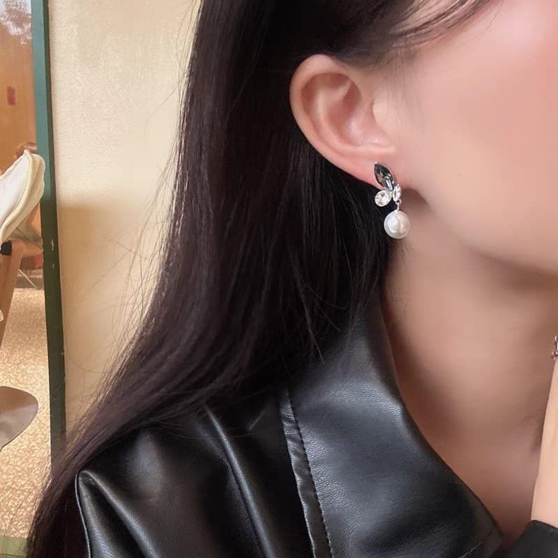 Crystal pearl drop earings