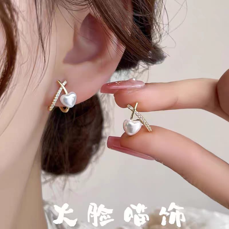 Pearl and crystal heart earings